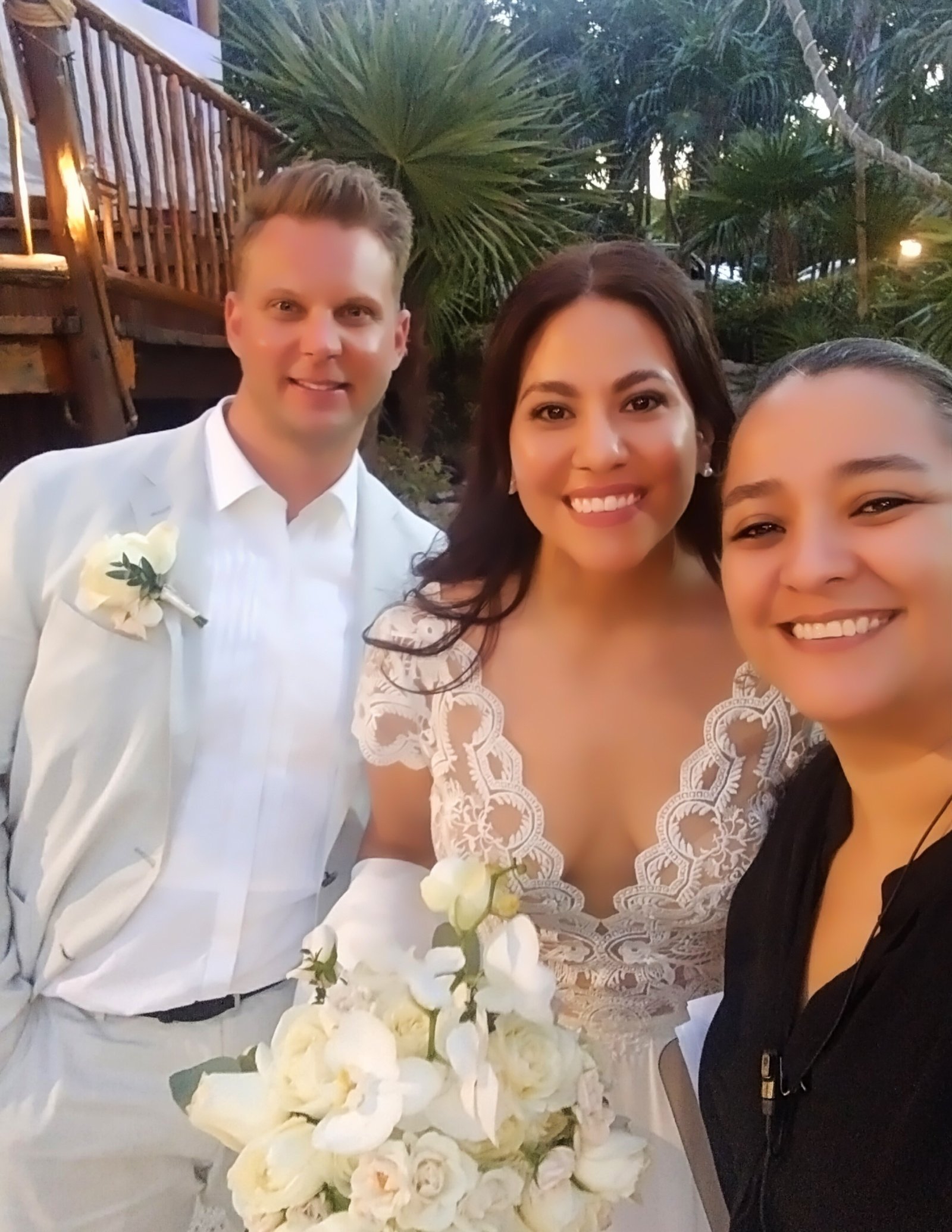 Newlyweds with their Safari Feast planner at a Riviera Maya wedding