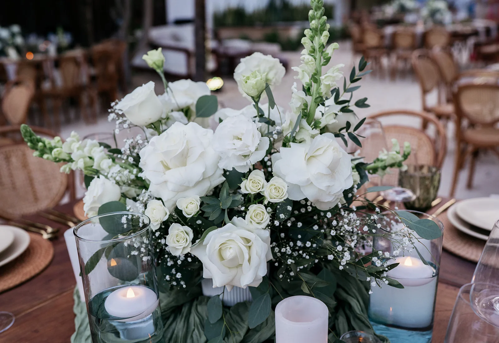 Jungle elegance dinner concept under string lights